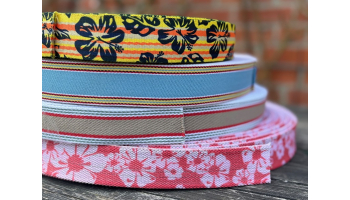 Gurtbänder gemustert