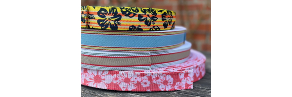 Gurtbänder gemustert