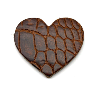 dunkelbraun geprägt